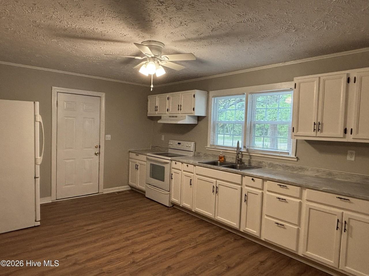 2455 Quewhiffle Rd - Photo 4 of 10