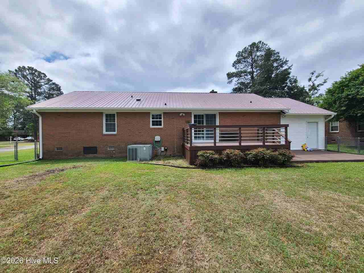 1932 Hullwood Dr - Photo 2 of 16