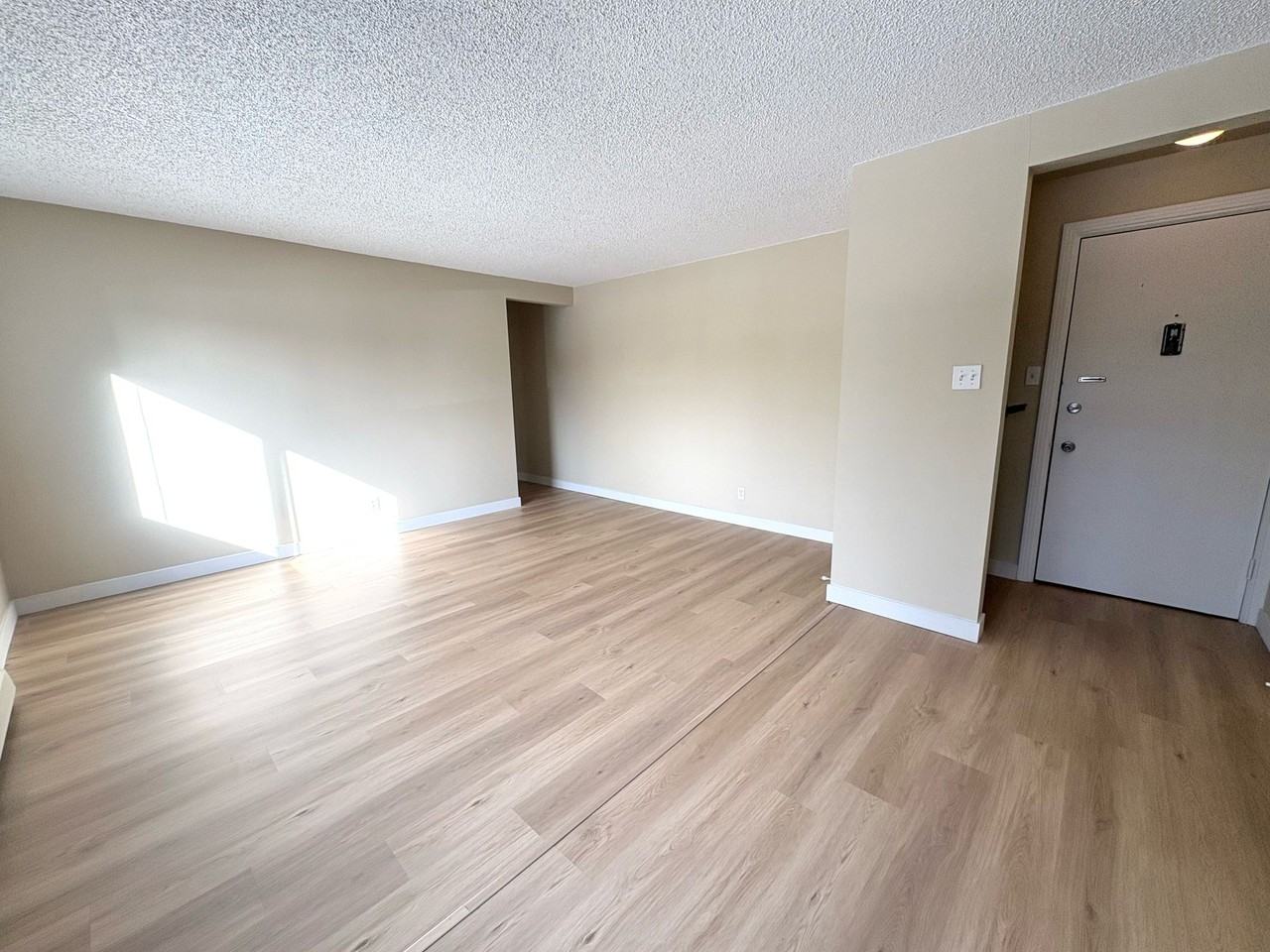 Joanna Manor - Photo 7 of 18