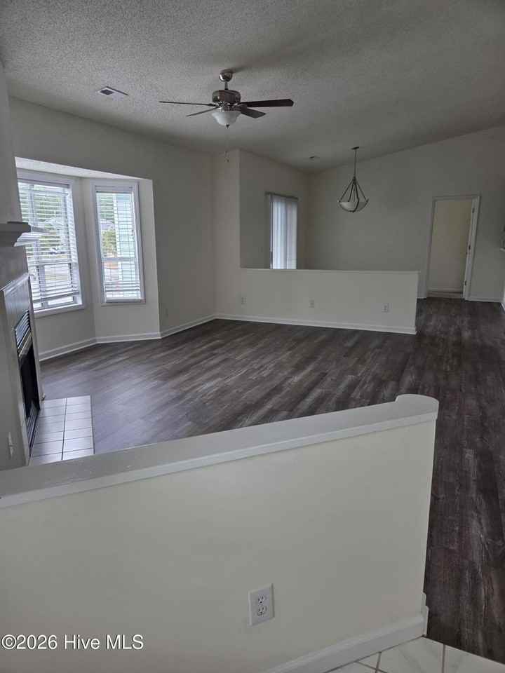 120 Breezewood Dr #E - Photo 2 of 27