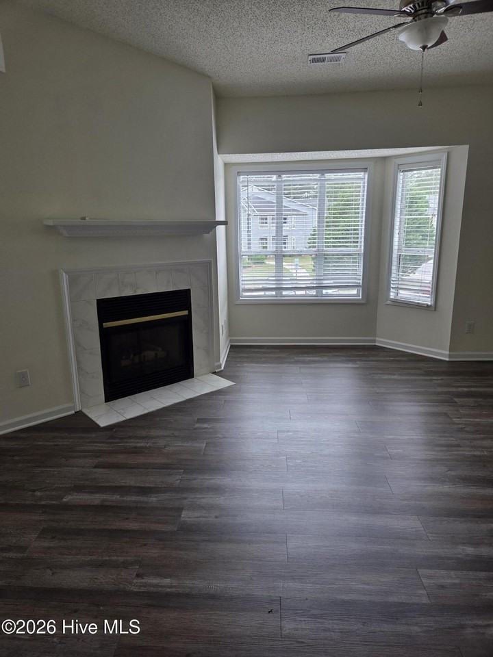 120 Breezewood Dr #E - Photo 4 of 27