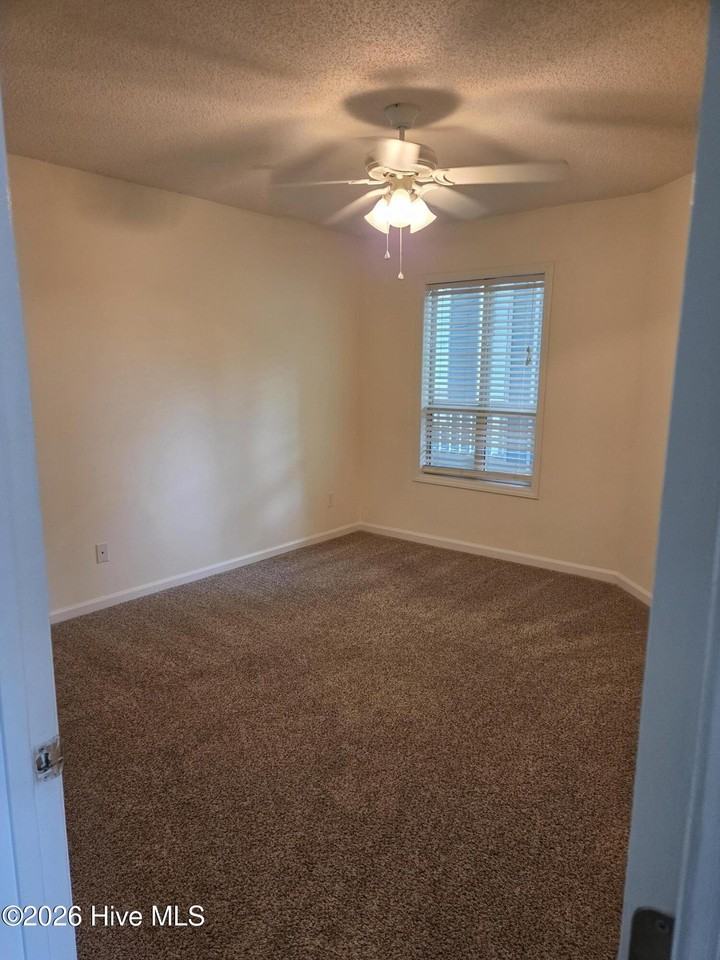 120 Breezewood Dr #E - Photo 5 of 27