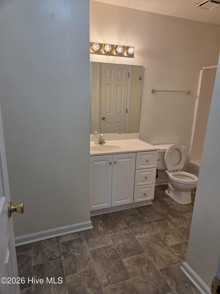 120 Breezewood Dr #E - Photo 7 of 27