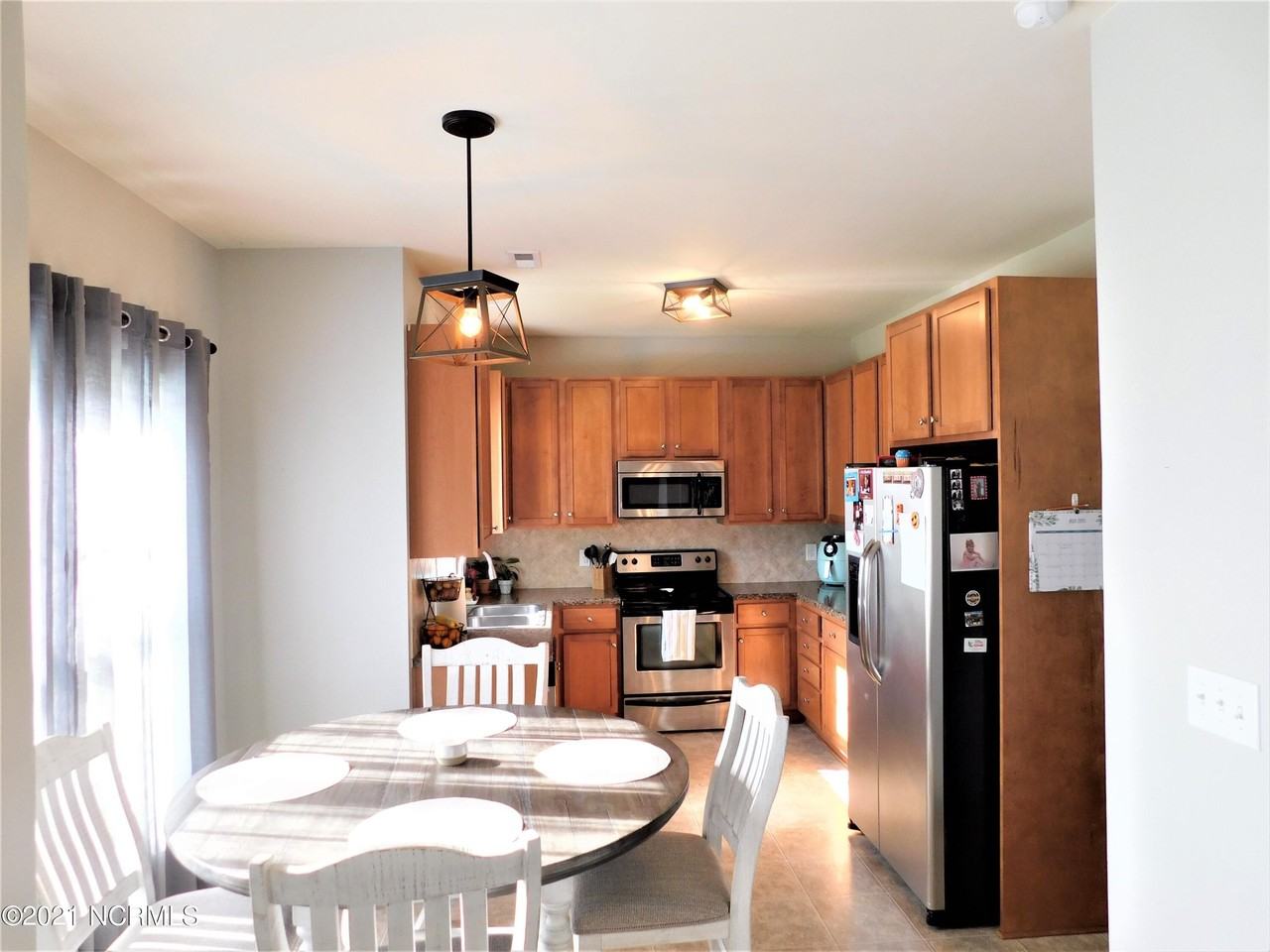 153 Moonstone Ct - Photo 3 of 6