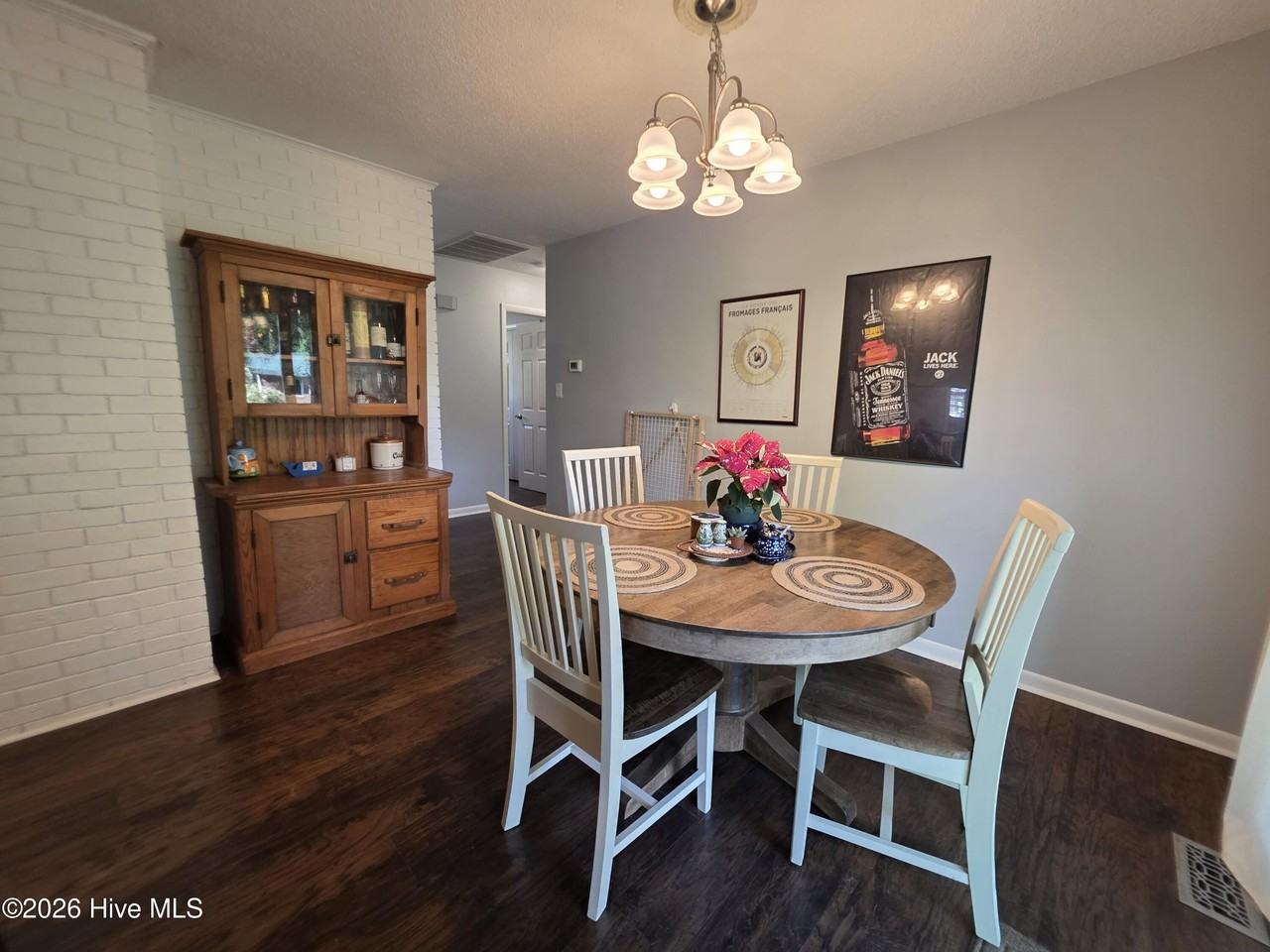 707 Little John Ave - Photo 6 of 24