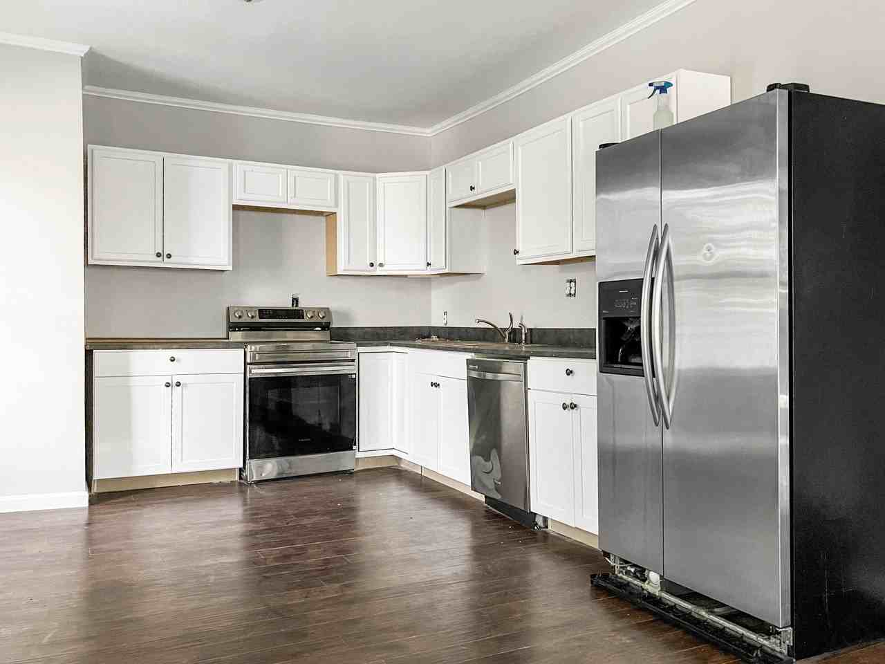 1742 Walker St - Photo 3 of 10