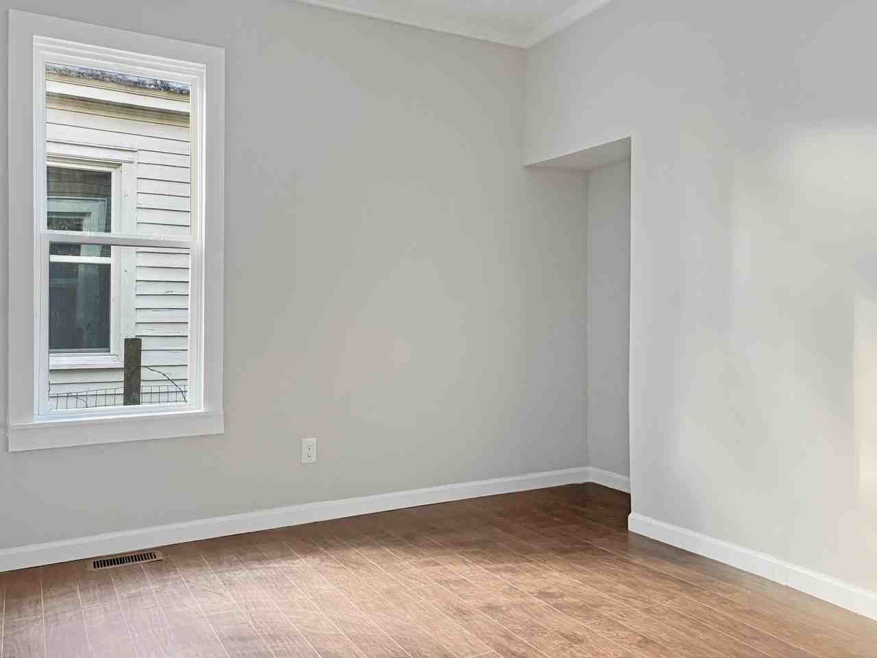 1742 Walker St - Photo 5 of 10