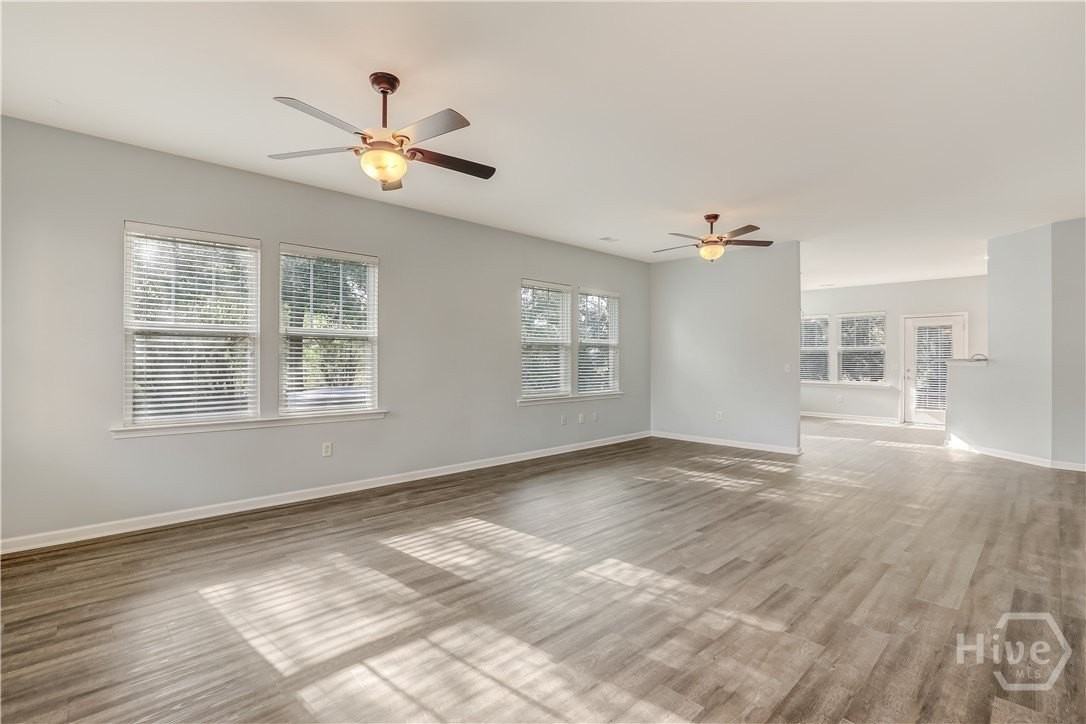 1 Regal Ct - Photo 4 of 32
