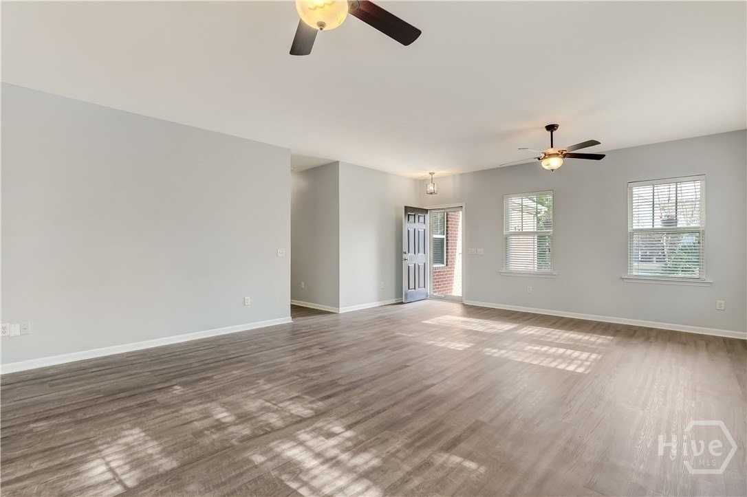 1 Regal Ct - Photo 5 of 32