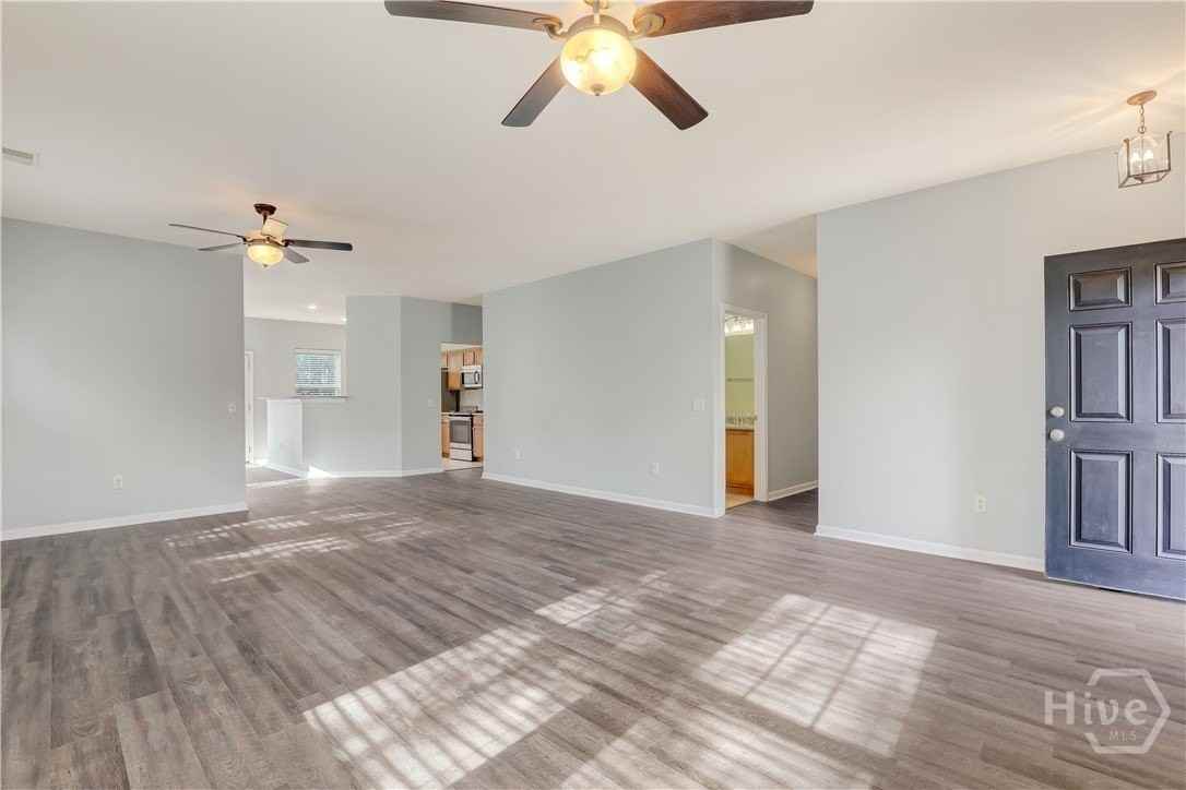 1 Regal Ct - Photo 6 of 32