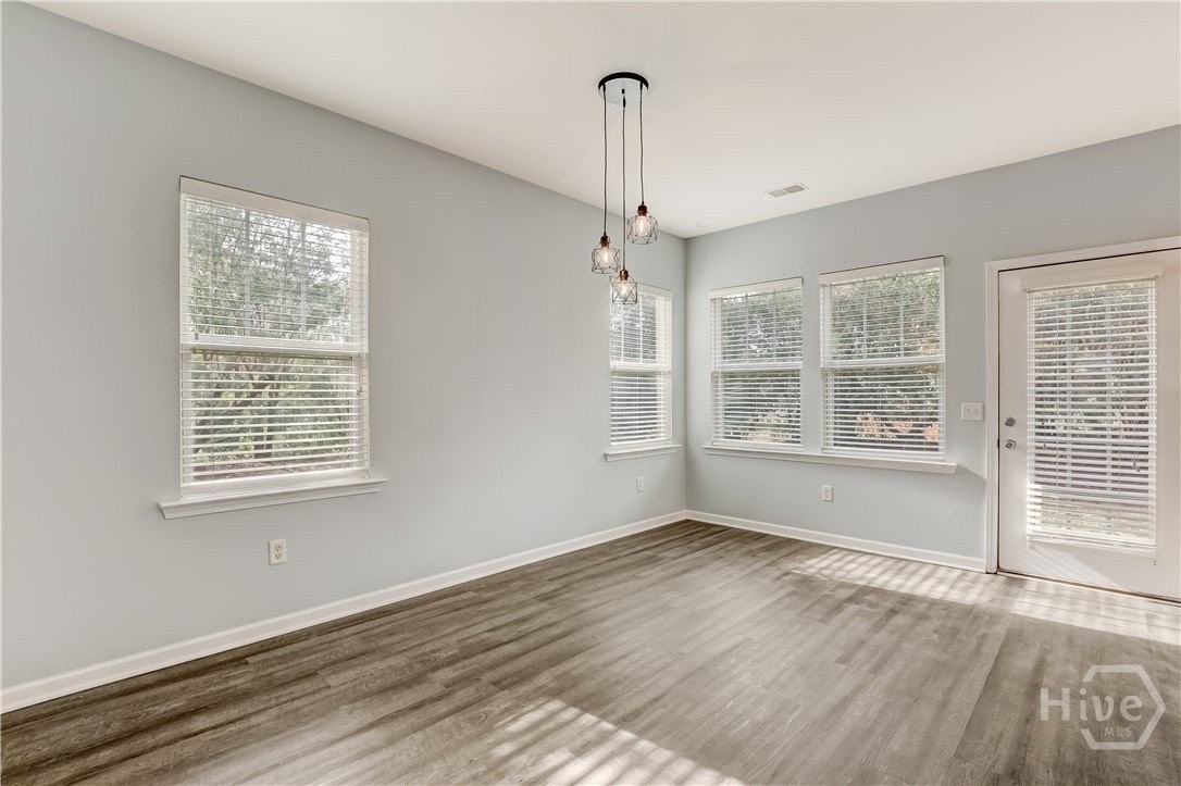 1 Regal Ct - Photo 7 of 32