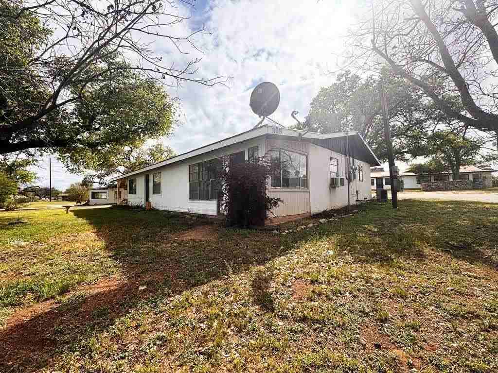 105 Lake Breeze Dr - Photo 2 of 14