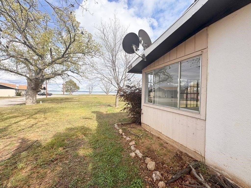 105 Lake Breeze Dr - Photo 3 of 14