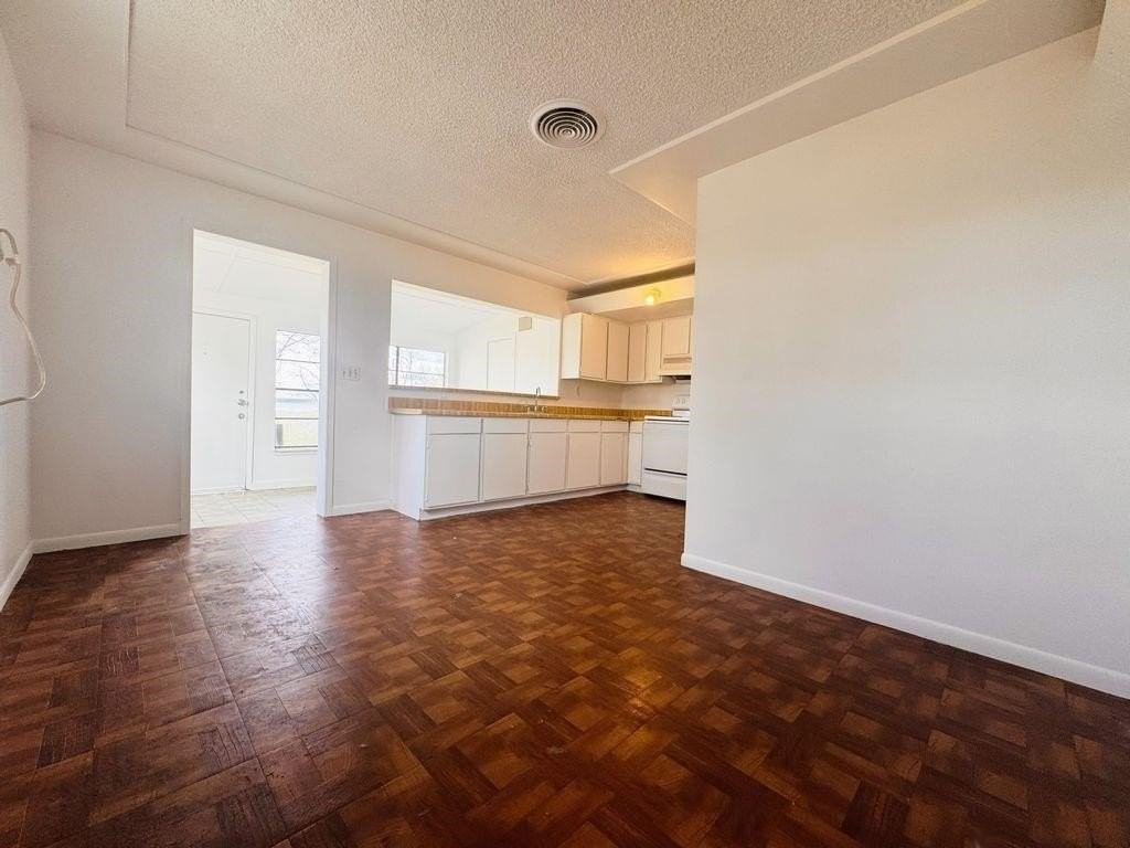 105 Lake Breeze Dr - Photo 4 of 14