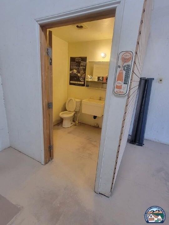 2104 Thomas R Cannell Rd - Photo 5 of 6
