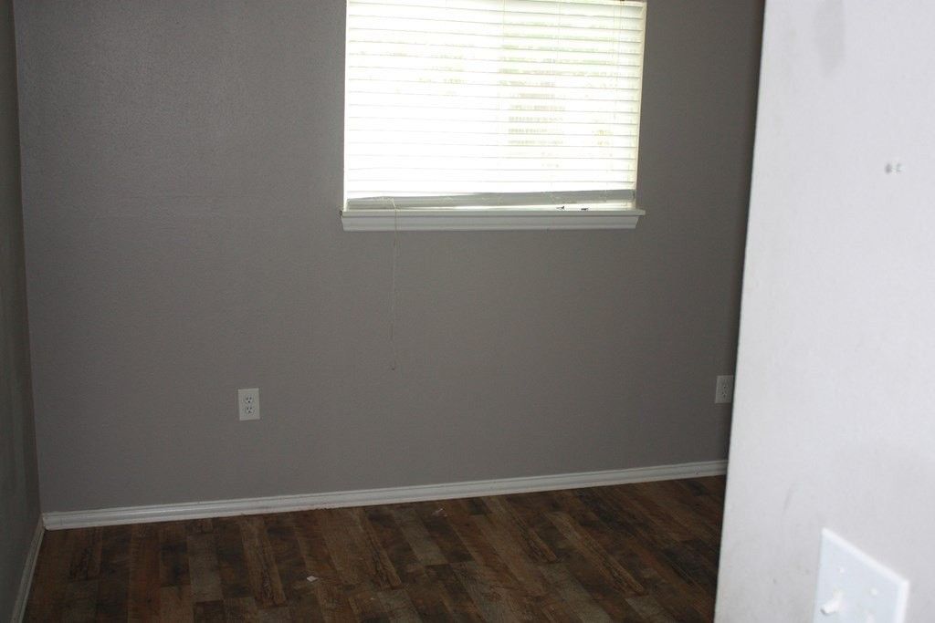 1711 - Photo 4 of 8