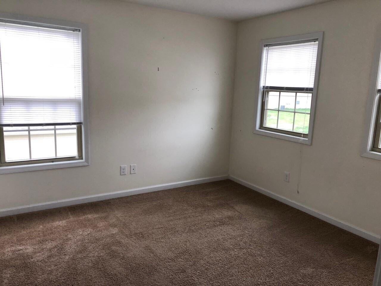 337 Oxford Cir - Photo 3 of 7