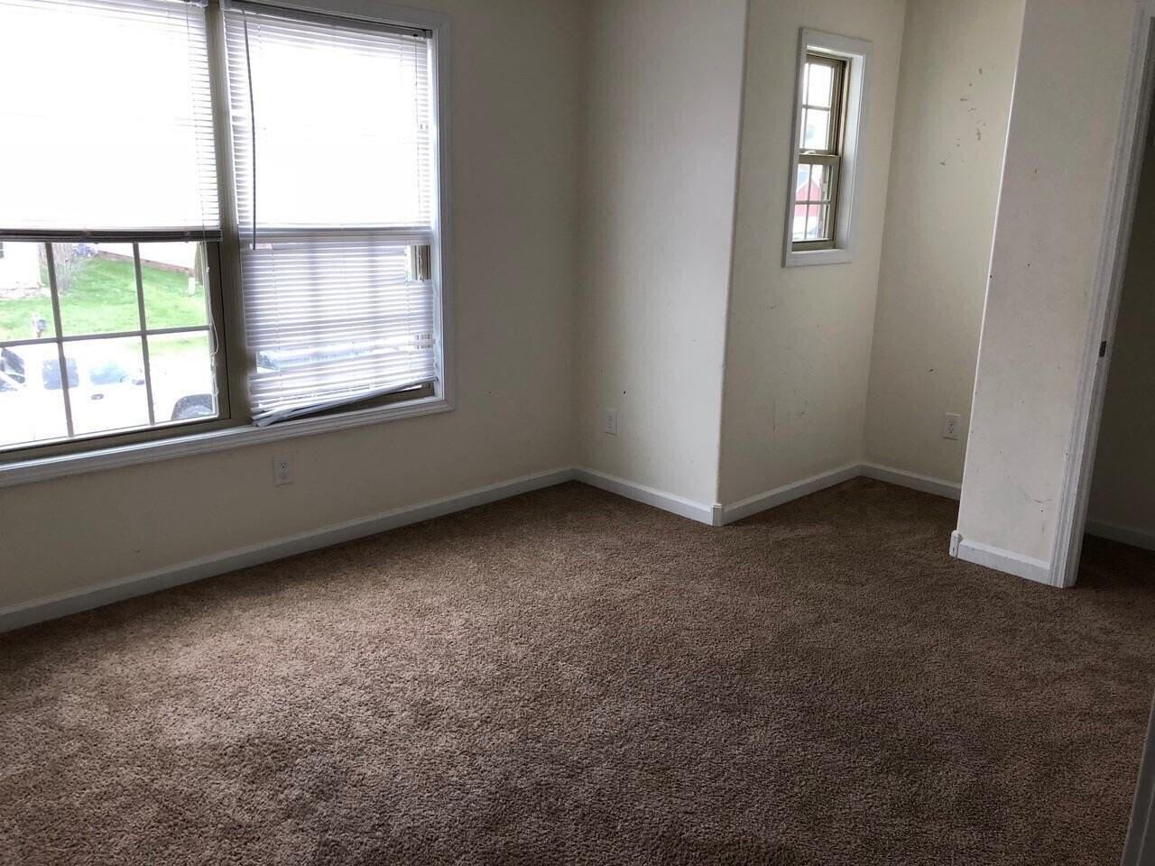 337 Oxford Cir - Photo 4 of 7
