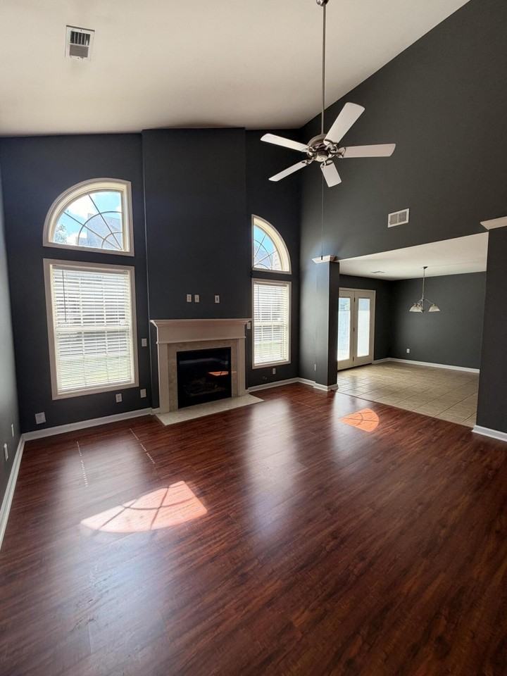 2904 Mahala Ln - Photo 4 of 15