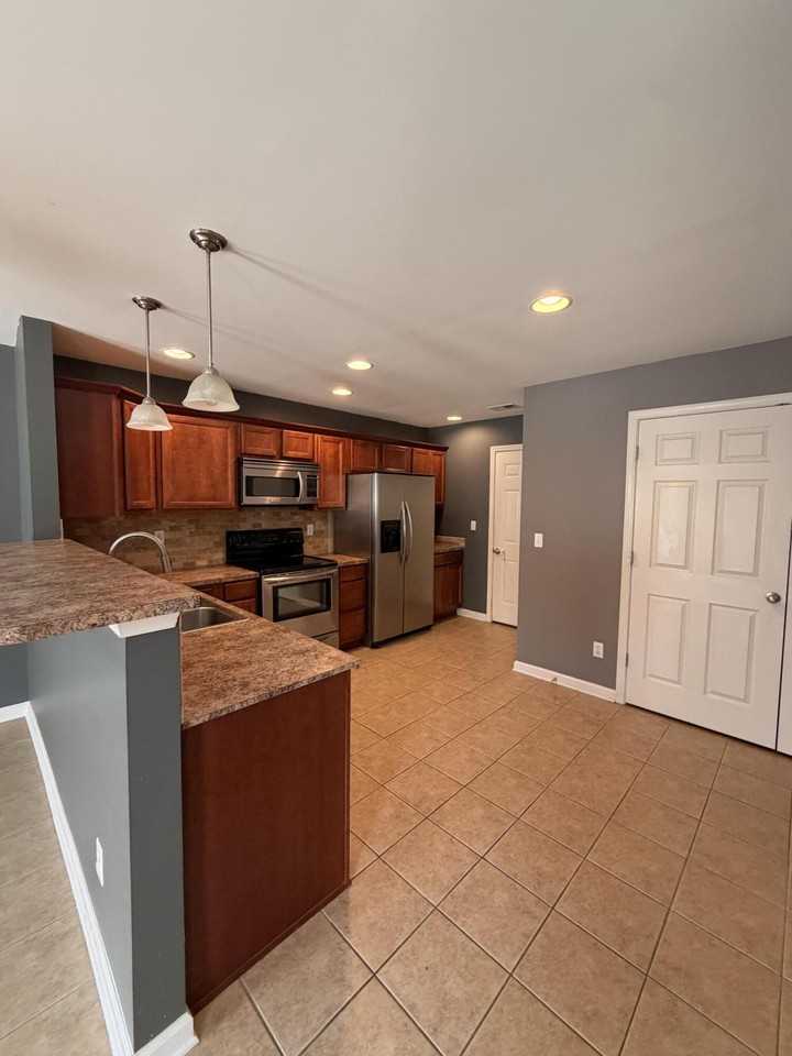 2904 Mahala Ln - Photo 7 of 15