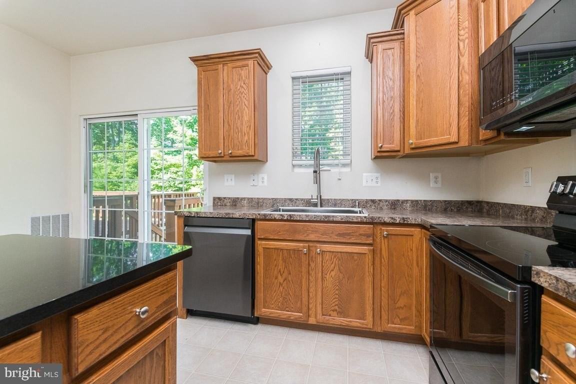7706 Timbercross Ln - Photo 4 of 44