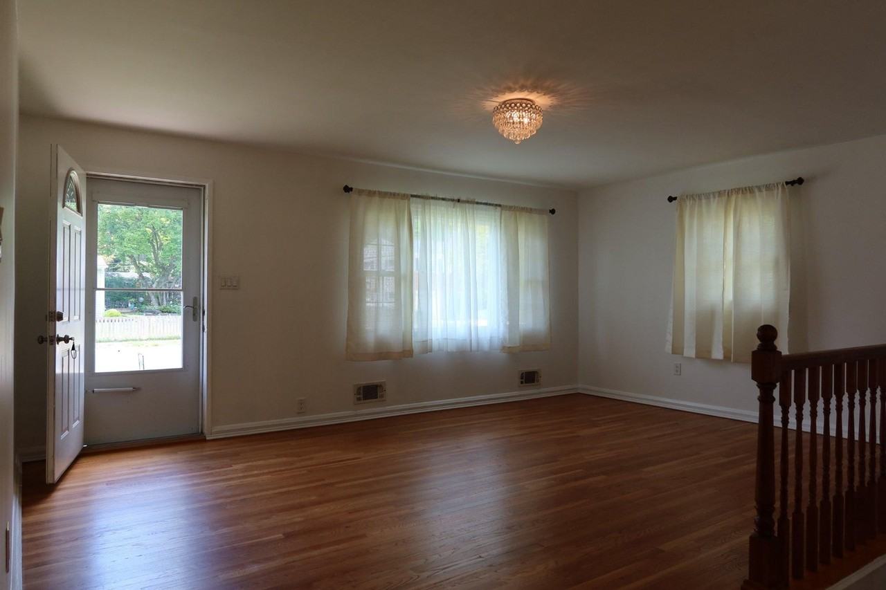 109 Deep Dale Dr - Photo 4 of 31