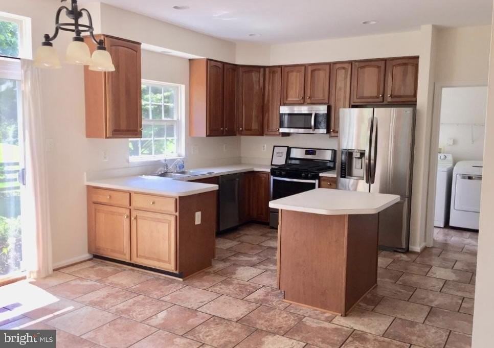 9057 Seward St - Photo 4 of 20