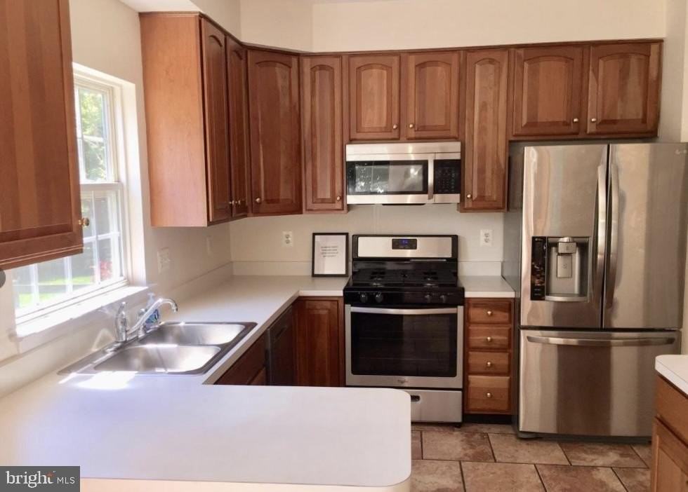 9057 Seward St - Photo 6 of 20