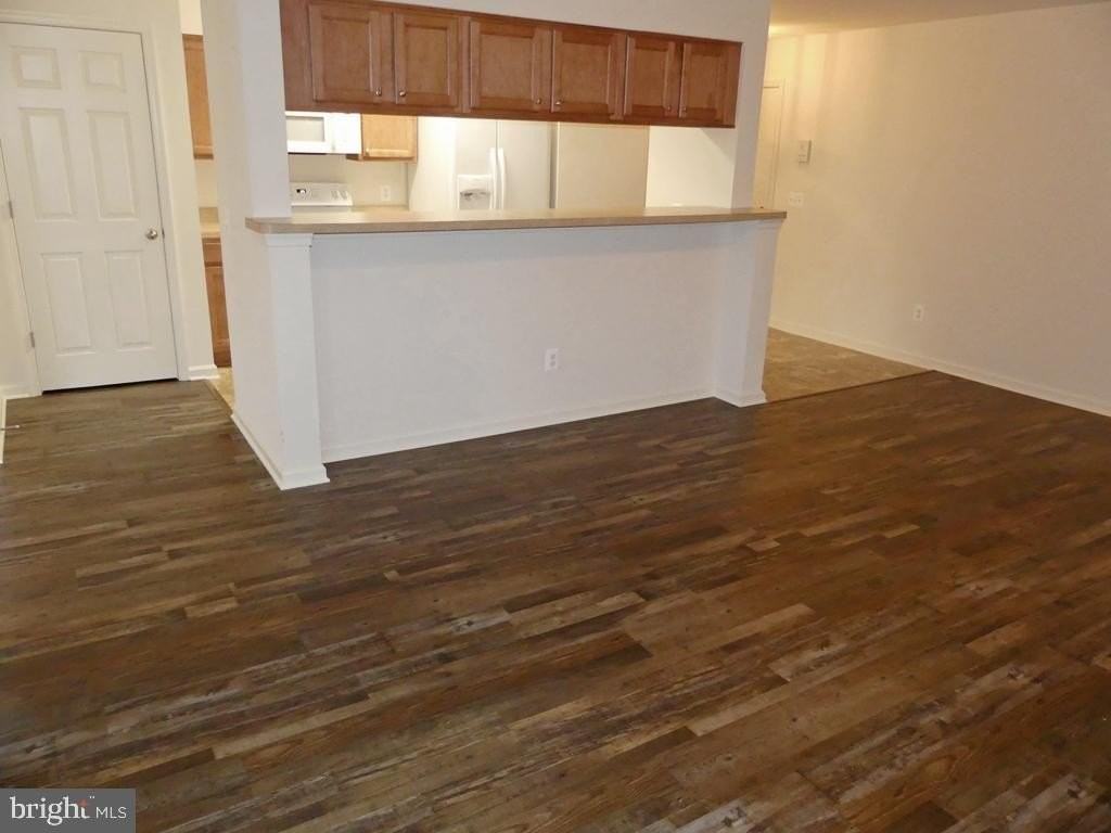 1402 Golden Rod Ct Unit F - Photo 3 of 25