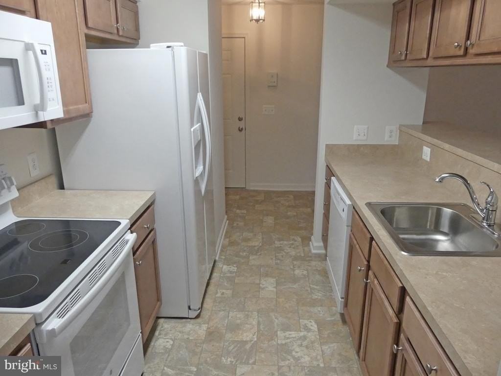 1402 Golden Rod Ct Unit F - Photo 4 of 25