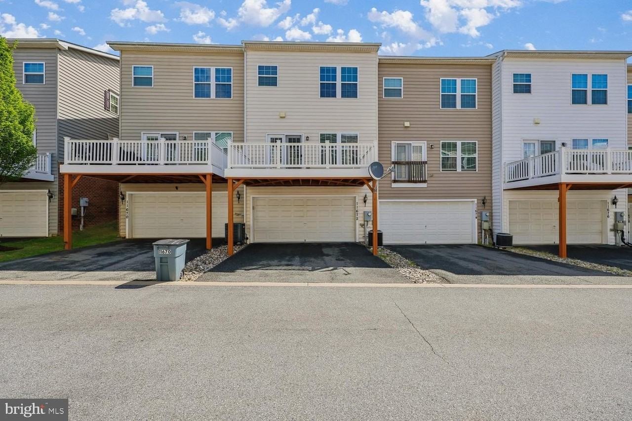 11672 EMERALD DR - Photo 5 of 25