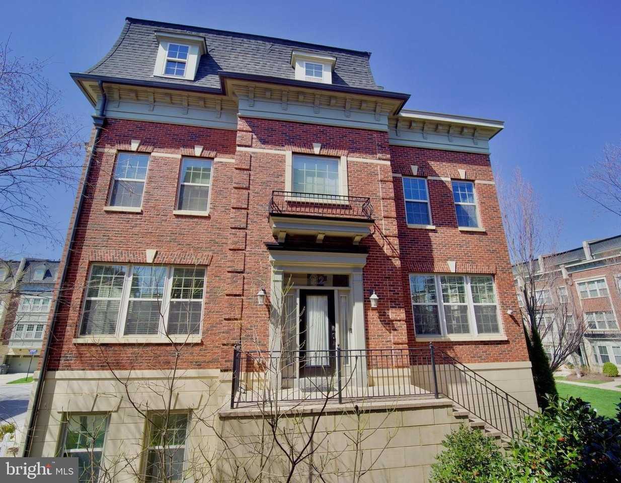 712 Sentry Sq - Photo 2 of 50
