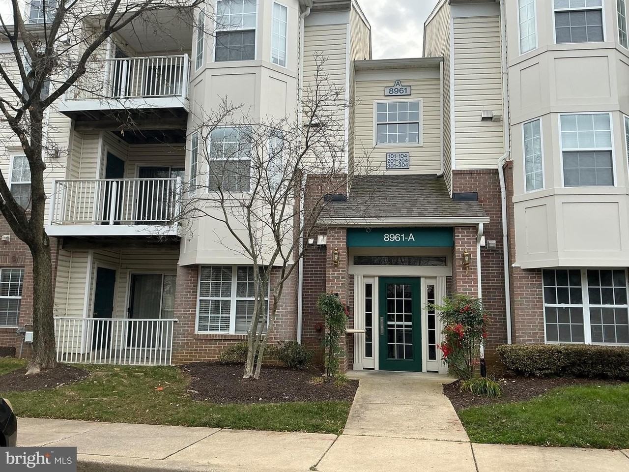 8961 Town Center Cir - Photo 2 of 10