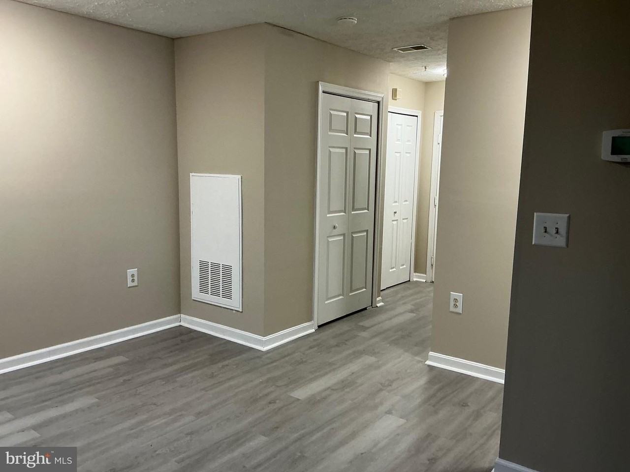 8961 Town Center Cir - Photo 4 of 10