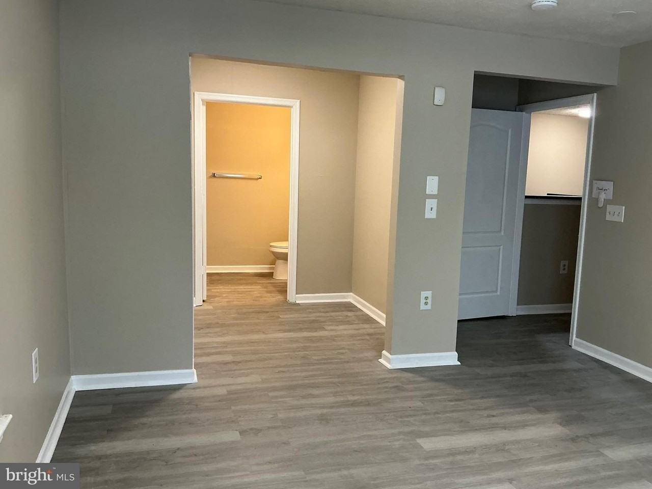 8961 Town Center Cir - Photo 5 of 10