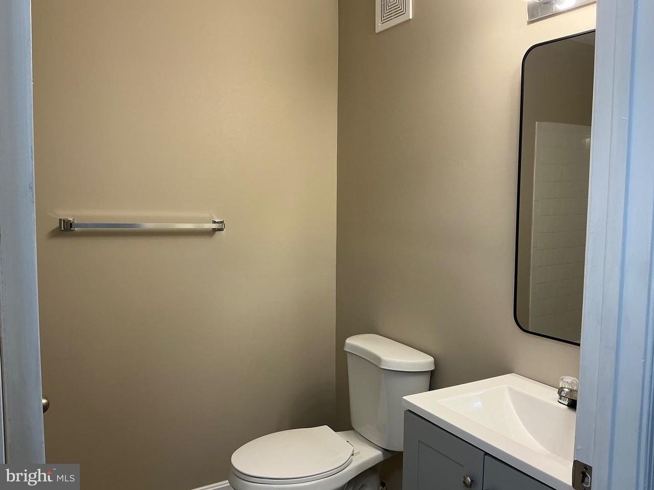 8961 Town Center Cir - Photo 6 of 10