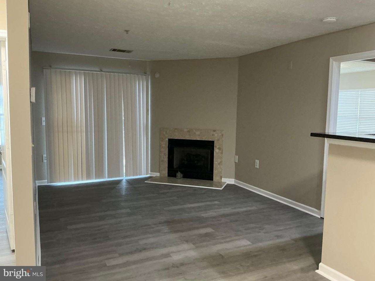 8961 Town Center Cir - Photo 7 of 10