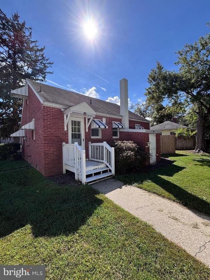 507 Hollyday St - Photo 3 of 15