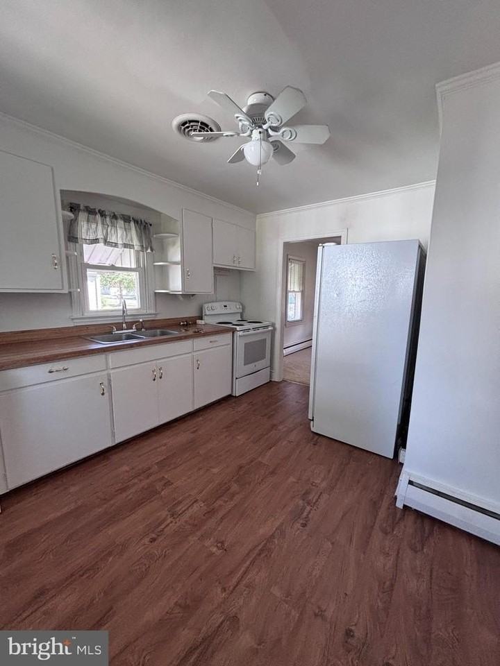 507 Hollyday St - Photo 7 of 15