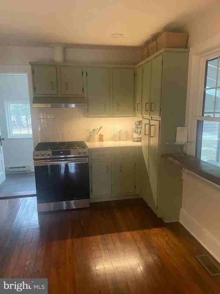 40 Scott Ave - Photo 4 of 35