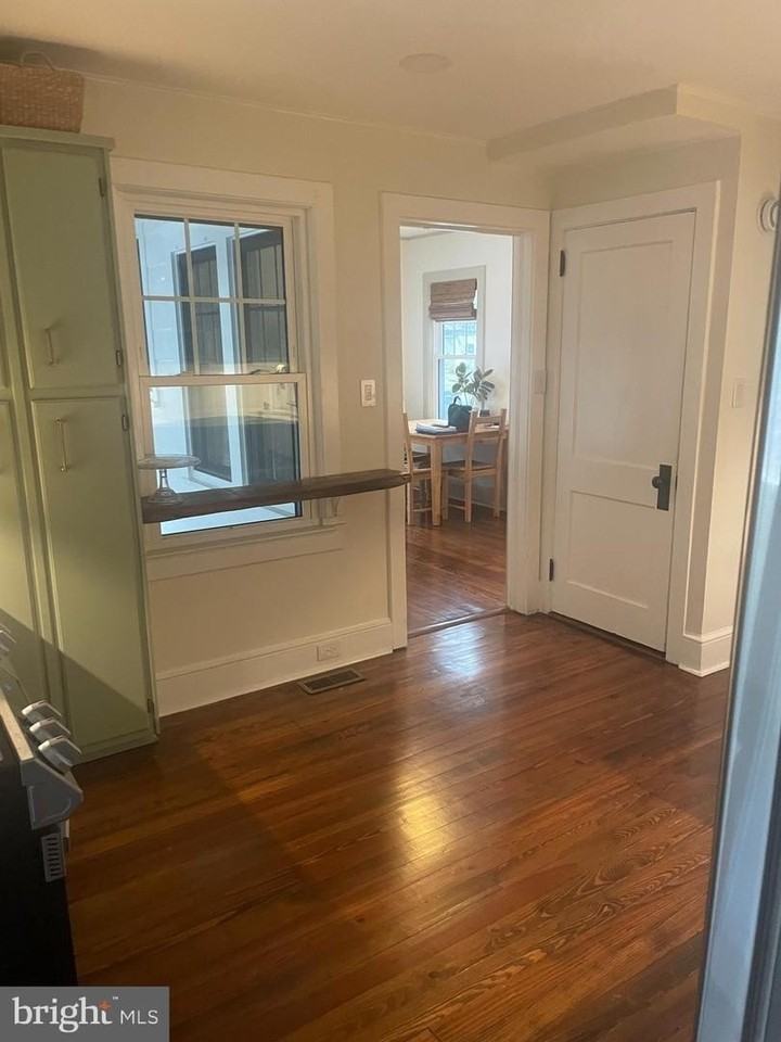 40 Scott Ave - Photo 6 of 35