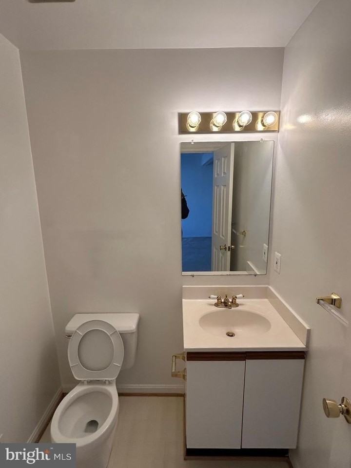 13919 Baton Rouge Ct - Photo 3 of 16