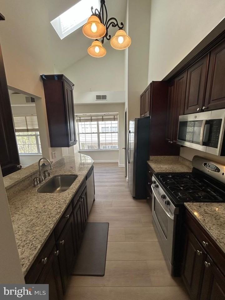 5940 Founders Hill Dr - Photo 6 of 13