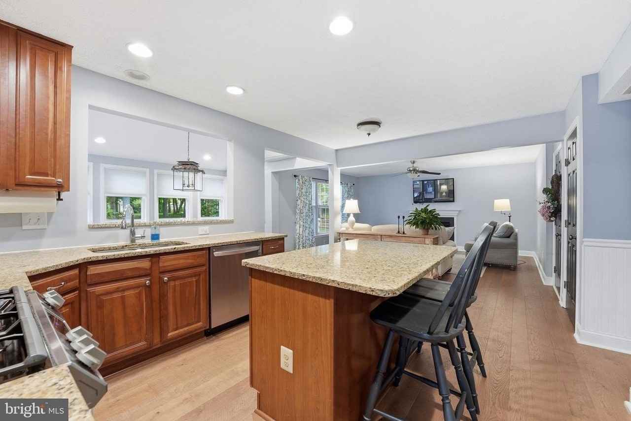 20763 Windemere Ct - Photo 2 of 25