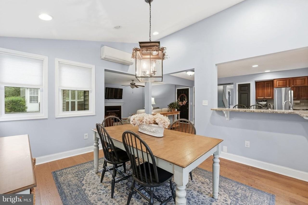 20763 Windemere Ct - Photo 4 of 25
