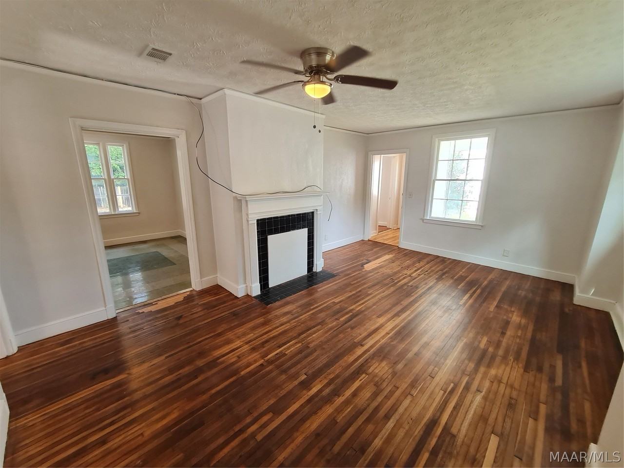 2113 Brewton St - Photo 2 of 34