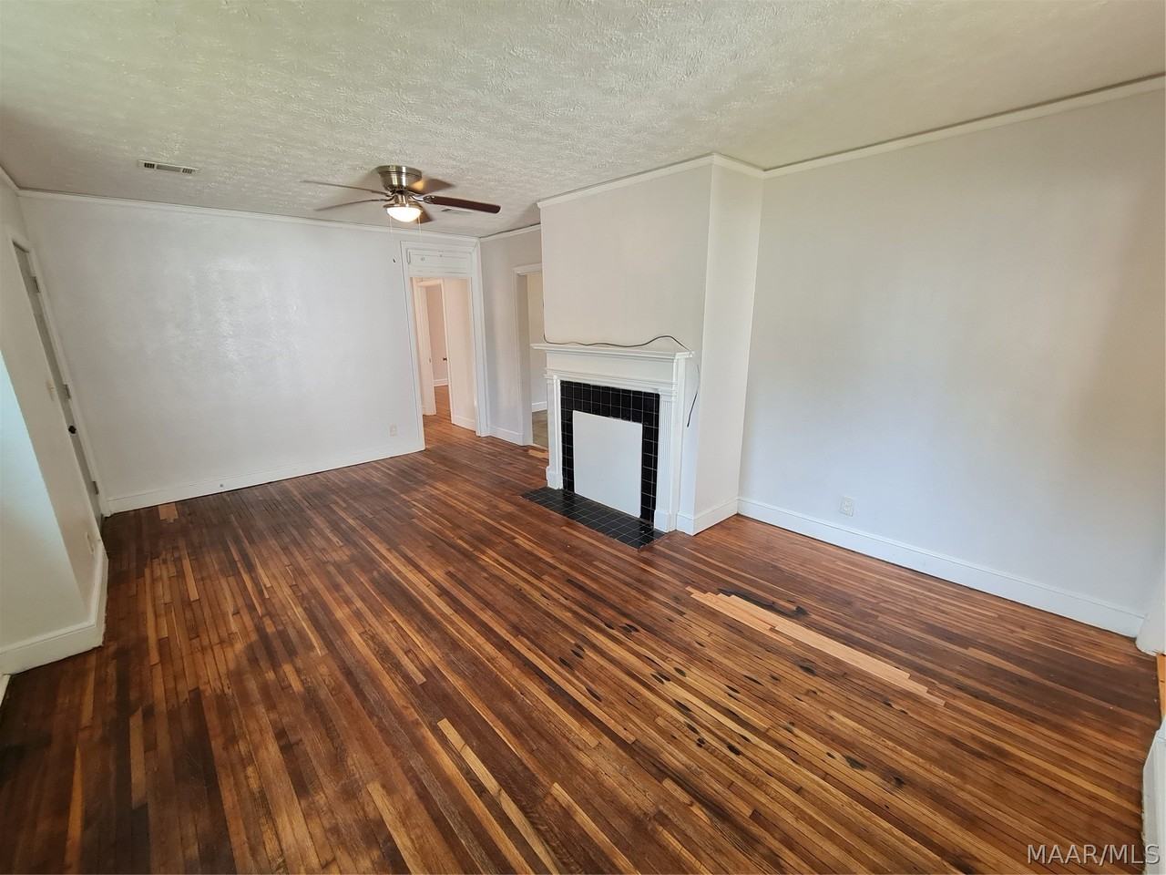 2113 Brewton St - Photo 3 of 34