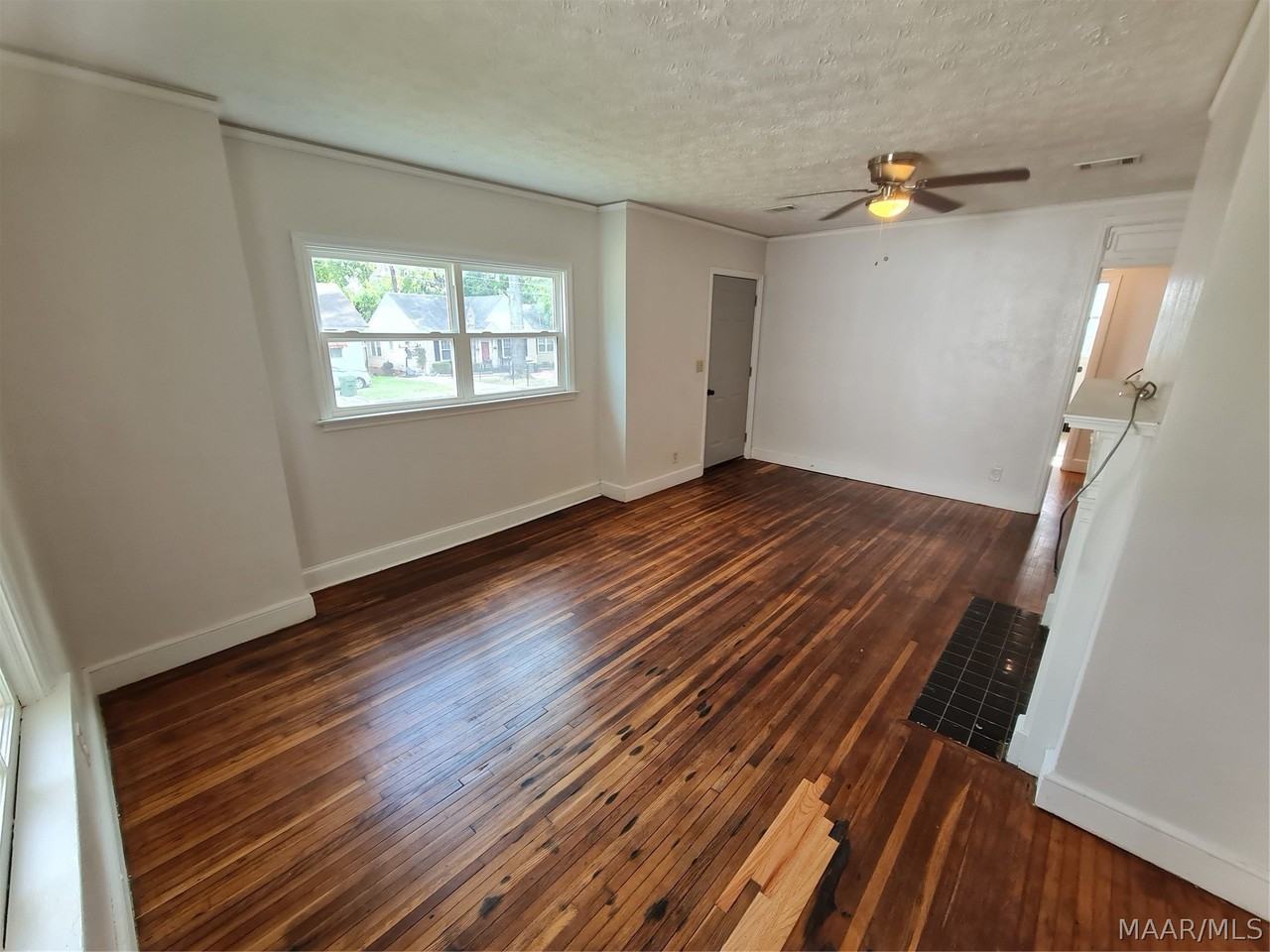 2113 Brewton St - Photo 4 of 34