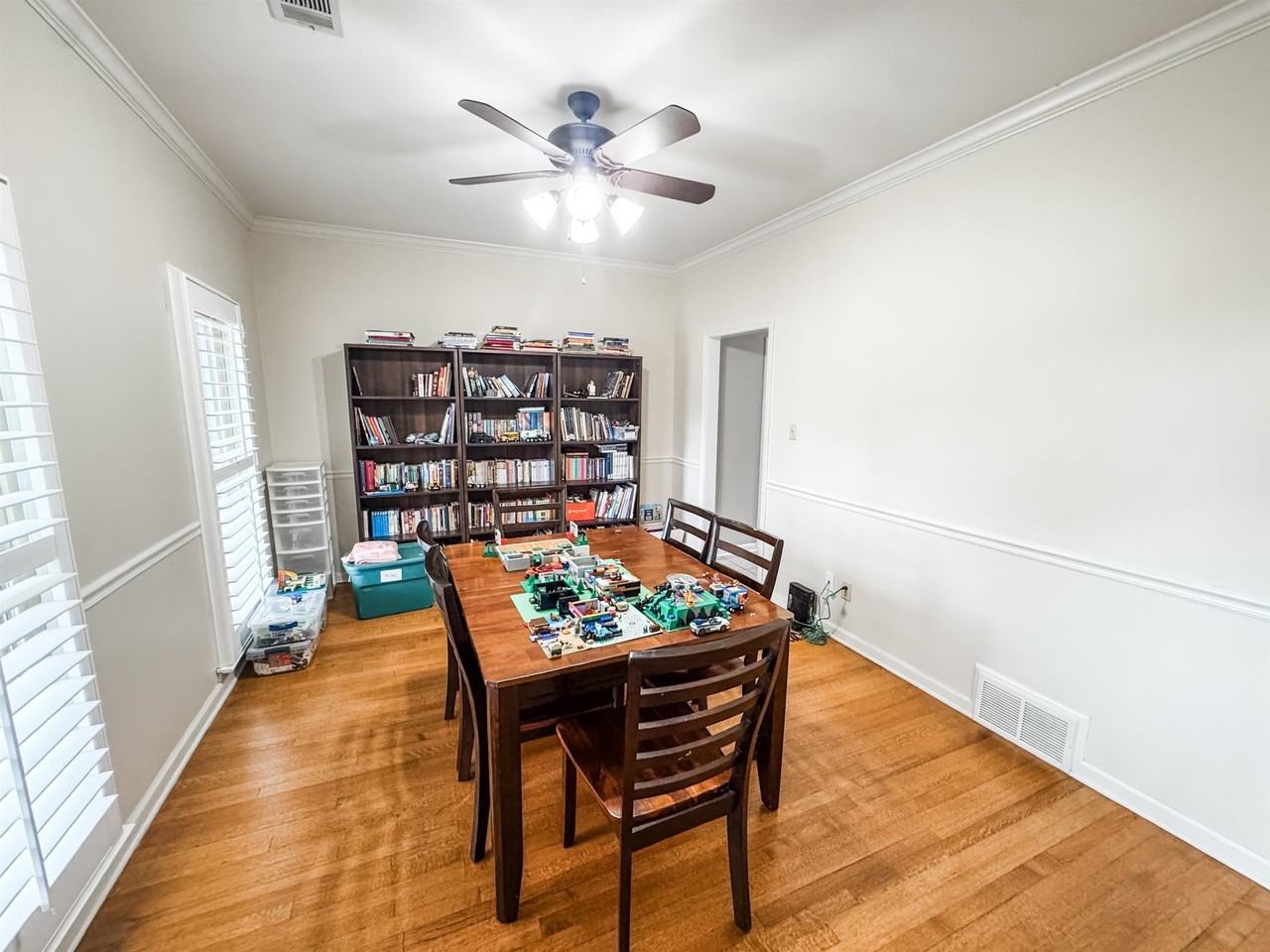 850 Coleherne Rd - Photo 3 of 16