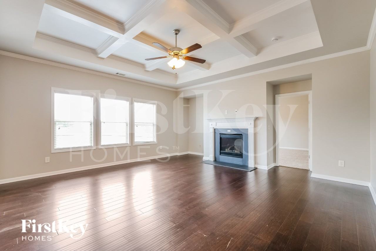 4475 Clubside Dr - Photo 3 of 19